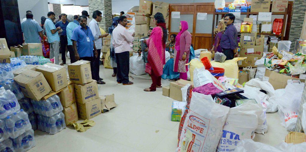 Collectratil-pravarthikunna-wayanad-relief-camp-