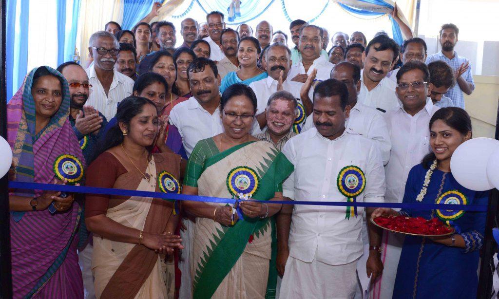 Bathery-public-health-lab-manthri-ulkhadanam-cheyunnu-1