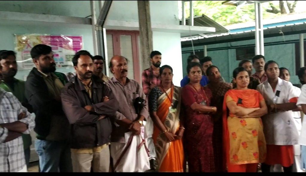 അപ്പപ്പാറ കുടുംബ ആരോഗ്യ കേന്ദ്രത്തിൽ കയറി ഡോക്ടറെ മർദ്ദിച്ചു.