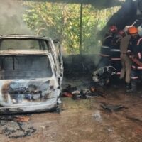 വാഴവറ്റയിൽ വീടിന് തീപിടിച്ചു: വീട്ടുടമയ്ക്ക് പൊള്ളലേറ്റു, വാഹനങ്ങളിലേക്ക് തീ പടർന്നു 