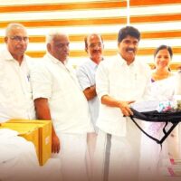 ശിശു സംരക്ഷണ സ്ഥാപനങ്ങളിലെ വിദ്യാർത്ഥികൾക്ക് പഠനോപകരണങ്ങൾ എത്തിച്ചുനൽകി പ്രിയങ്ക ഗാന്ധി