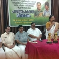 വിദ്യാർത്ഥികൾക്ക് പഠനോപകരണങ്ങൾ വിതരണം ചെയ്തു