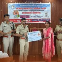 ഗോത്ര യുവതയുടെ സ്വപ്നങ്ങൾക്ക് സ്റ്റിയറിംഗ് പിടിപ്പിച്ച് വയനാട് ജനമൈത്രി പോലീസ്