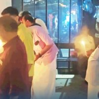 ബസ് കാത്തിരിപ്പ് കേന്ദ്രത്തില്‍ വെളിച്ചമില്ല: മെഴുകുതിരി കത്തിച്ച് സിപിഐ എം പ്രതിഷേധം