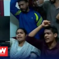 ഒറ്റയടിക്ക് വിദ്യാർത്ഥികളുടെ കൺസഷൻ ചാർജ് 3 രൂപയാക്കി കൂട്ടി സ്വകാര്യ ബസുകൾ; കൽപ്പറ്റ ആർടിഒയെ ഉപരോധിച്ച് എസ്എഫ്ഐ