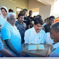 ടൗൺഷിപ്പിലെ 178 കുടുംബങ്ങൾക്ക് കൈത്താങ്ങായി എം.എൽ.എ കെയർ; കിറ്റ് വിതരണം ചെയ്തു
