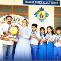 ശ്രേഷ്ഠവിദ്യാലയ പുരസ്കാരം നേടിയ മൂളിത്തോട് എടവക നാഷണൽ എ എൽ പി സ്കൂളിന് ആദരം