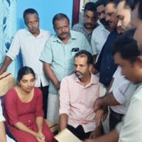 നെടുമ്പാശേരി വാഹനാപകടം: ദേവികയുടെ വീട്ടില്‍ കൃഷിമന്ത്രി ടി സിദ്ദിഖ് സന്ദര്‍ശനം നടത്തി;  പ്രതികളെ സഹായിക്കുന്ന ആരെയും സംരക്ഷിക്കില്ലെന്ന് കൃഷിമന്ത്രി