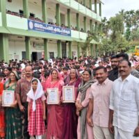 1800 കുരുന്നുകൾക്ക് സ്നേഹത്തിന്റെ അന്നമൊരുക്കുന്ന കാവൽക്കാർ; അസംപ്ഷൻ എ.യു.പി സ്കൂളിൽ പാചകത്തൊഴിലാളികളെ ആദരിച്ചു