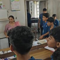 തപാൽ സേവനങ്ങളെക്കുറിച്ച് നേരിൽ കണ്ടറിഞ്ഞു; പോസ്റ്റ് ഓഫീസ് സന്ദർശിച്ച് വിദ്യാർത്ഥികൾ