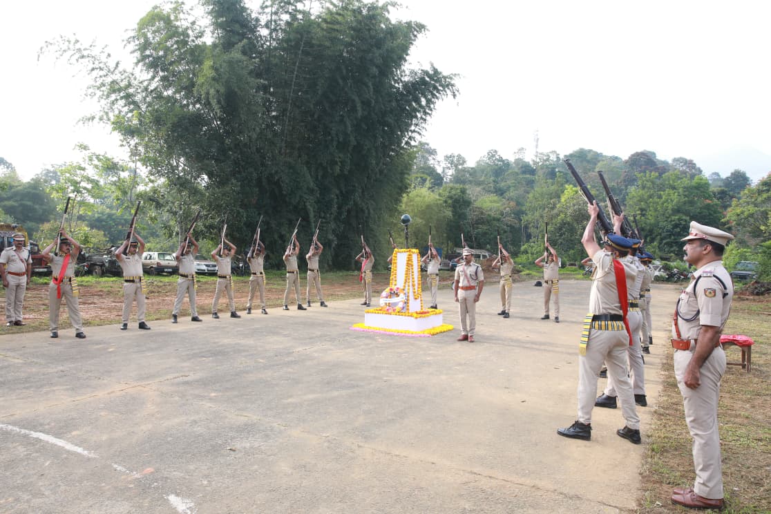 പോലീസ് സ്മൃതി ദിനം; വീരചരമം പ്രാപിച്ച സേനാംഗങ്ങൾക്ക് വയനാട് പോലീസിന്റെ ആദരാഞ്ജലി